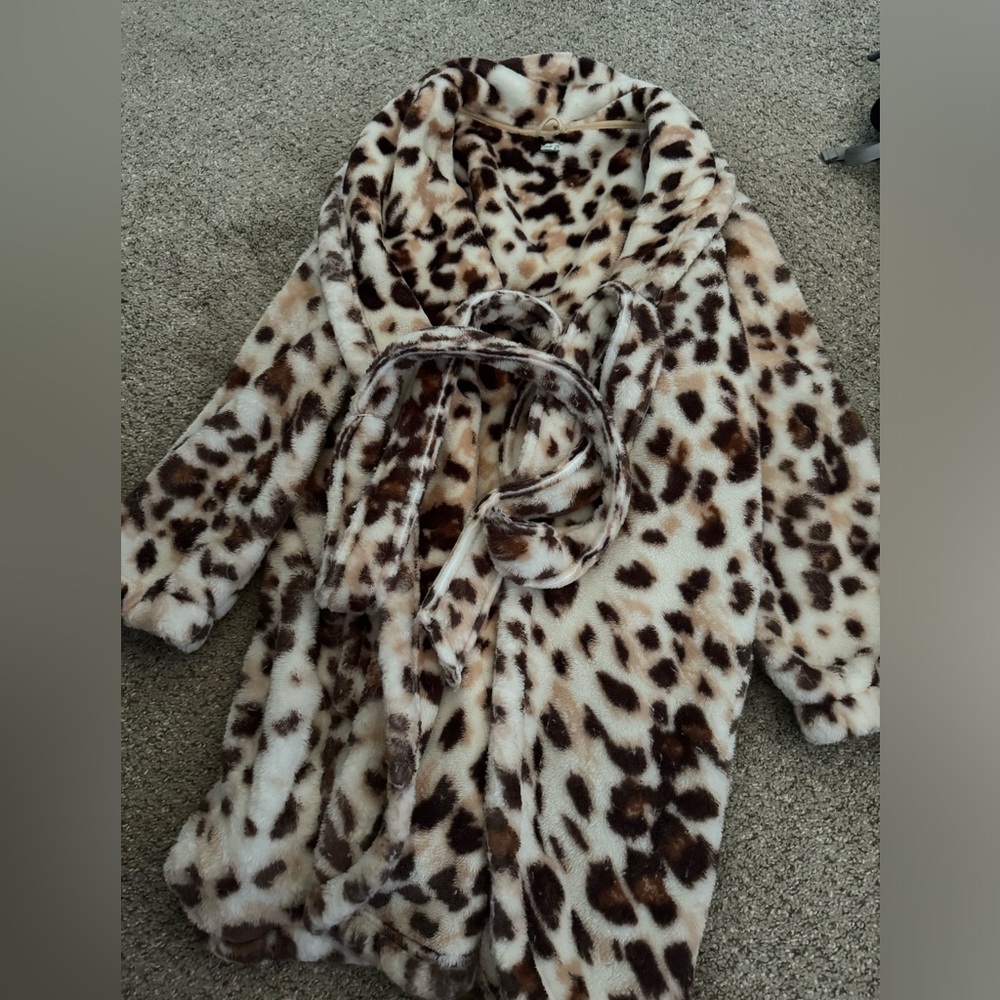 Aerie Leopard Print Fuzzy Robe